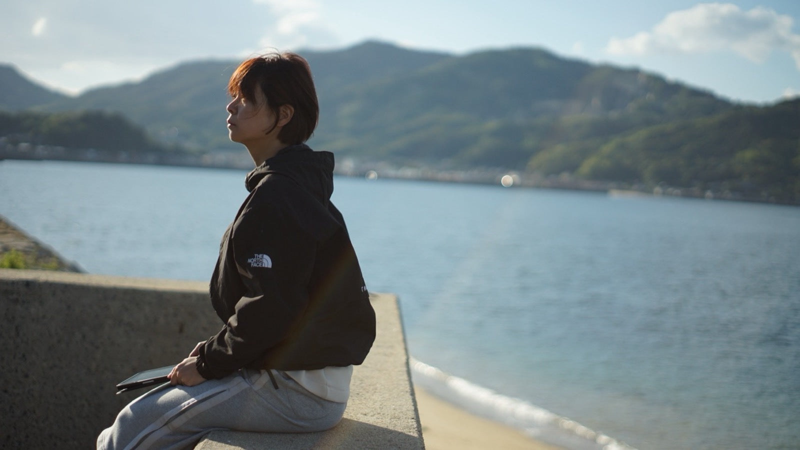 瀬戸内の海を背に佇むもりゆか