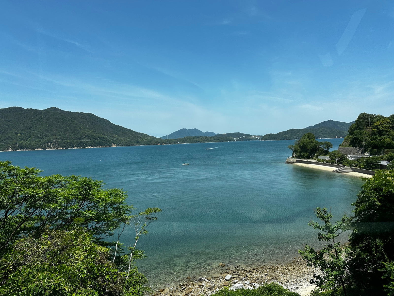 瀬戸内海の島々を望むパノラマ風景